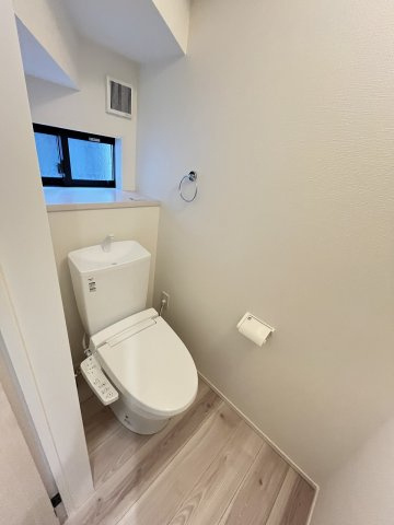 施工例。1階のトイレです。施工例は完成時と異なる場合があります。