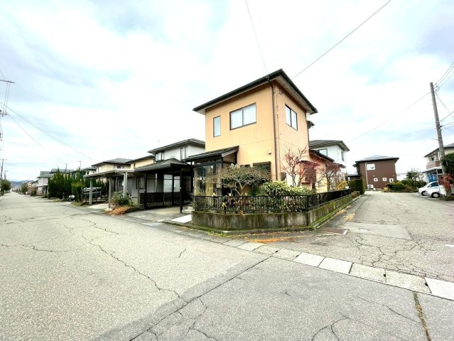 角地の為、日当り・通風良好です♪