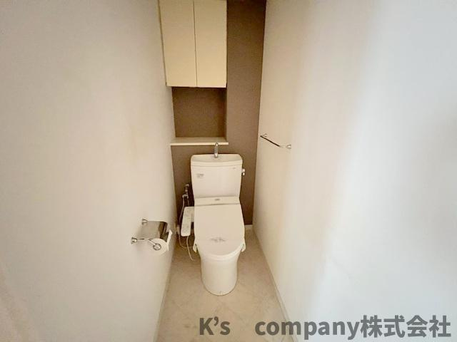 ペーパー類の保管ができる棚付きのトイレ◇