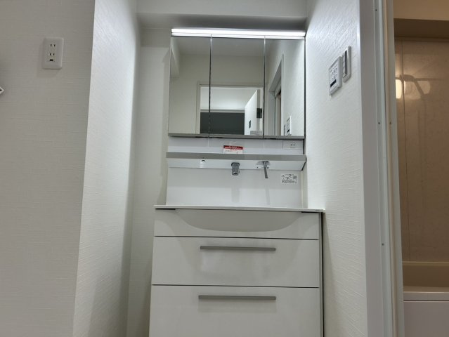 使いやすい独立洗面台です