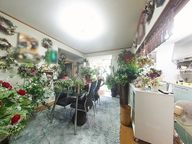 採光面が多く、お部屋のどこにいても明るい印象です。