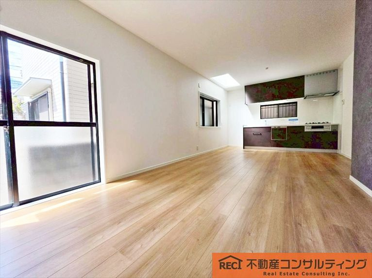 今津小学校徒歩4分で、小さなお子様も安心です