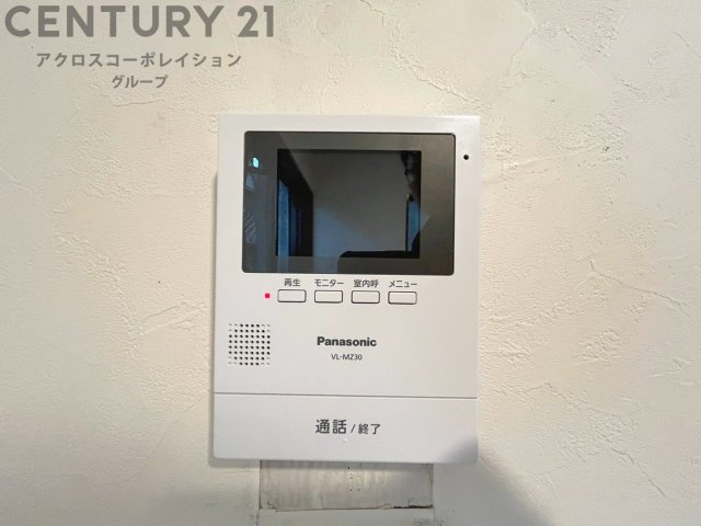 訪問者が来たときにテレビ画面で確認できるため、安心してドアを開けられます。録画機能があるものもあり、留守中に来訪者を記録しておくことができます。利便性が高く、セキュリティ面でも安心です。　