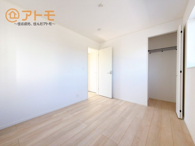 広々使える収納付きの洋室です♪