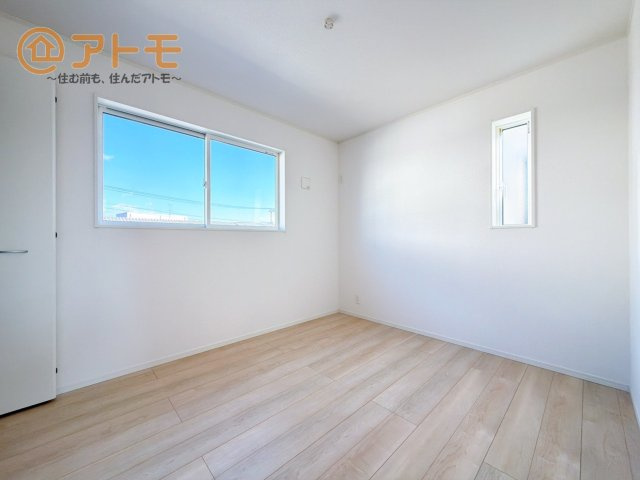 収納豊富な洋室は使い勝手良好です！
