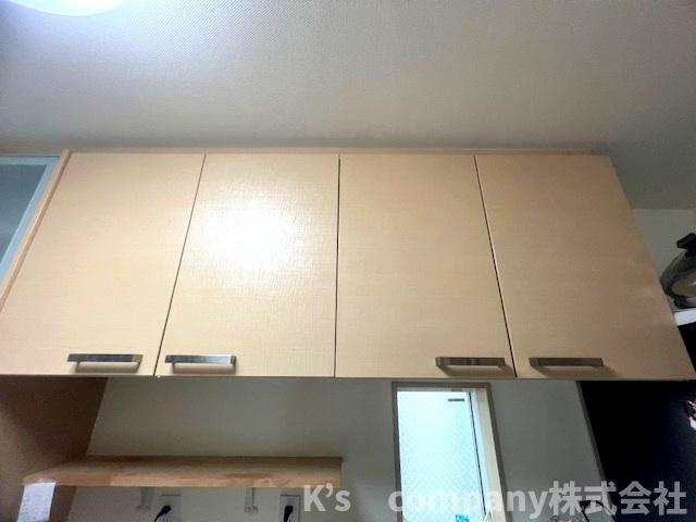 吊戸棚収納が充実しています◇普段使いのない調理家電や調理器具などの保管に便利です◇