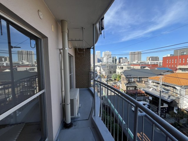 2つのお部屋から出ることのできるバルコニーです。