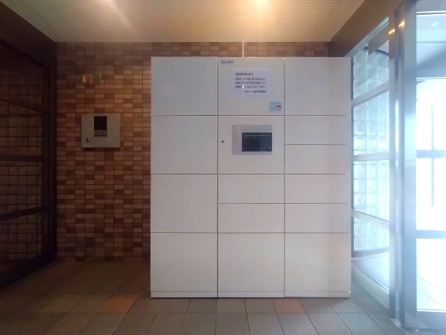 不在時も荷受けが可能な宅配ボックス有！