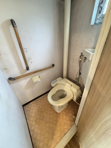 窓があるので、明かりが入り換気もできますね。