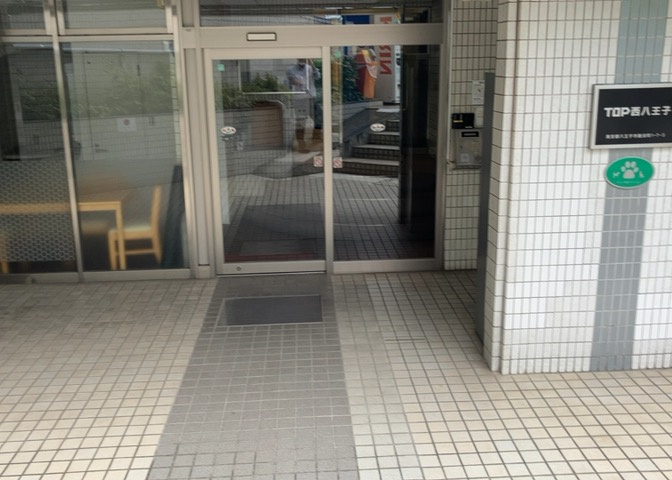 マンションのエントランスには、もともと風よけや防犯の役割がありますが、マンションによって宅配ボックスなどの設備が備わっている所もあります。日々の生活をイメージしながら生活しやすさをチェックしましょう。