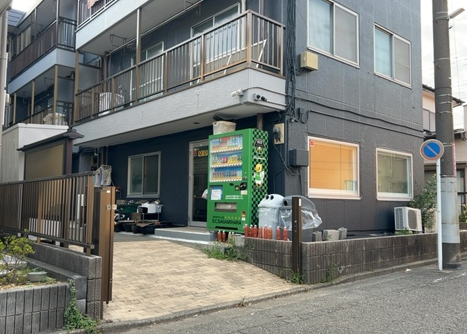物件によっては、入居者が個人的に使用できる専用庭がついているものもあります。また、住宅の中にある土間の部分を庭と呼ぶこともあります。庭の用途は住む人によって変わり、それによってデザインもさまざまです。