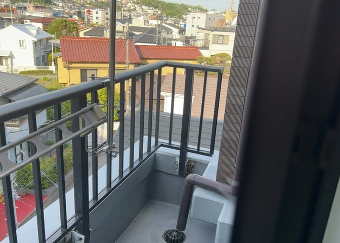 内装はとにかくおしゃれなものがいい！と選ぶ前に、まず住んだ後のことを想像してみましょう。住んでみたらコンセントの位置が悪くて使いにくいなど出てきます。事前にどの家電をどこに置くか想定しておきましょう。