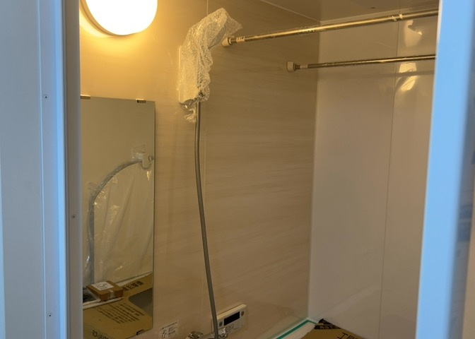 入浴時の快適さも大事なことですが、綺麗な状態を維持できなければ気持ちよく入浴できません。毎日の掃除が楽という点は大事なポイントになります！カビが生えにくく掃除がしやすい、壁や浴槽を選ぶといいでしょう。