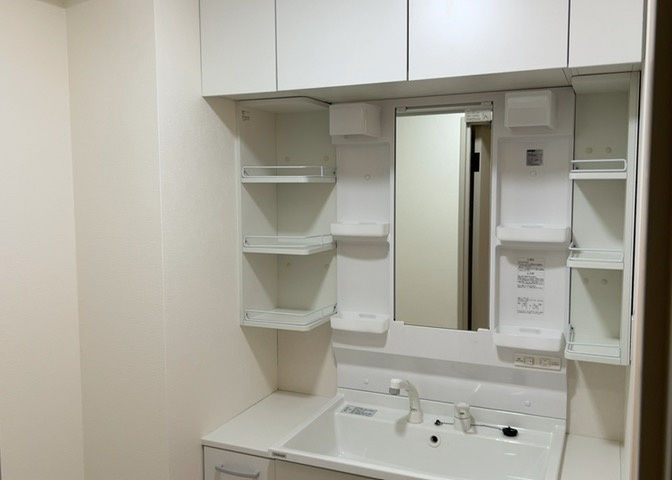 洗面脱衣所は「体を綺麗に整える場所」という目的と役割を持っています。そして便利で使い勝手のいい「体を綺麗に整える場所」にするためには、配置や動線、照明や収納計画をしっかりと検討しておく必要があります。