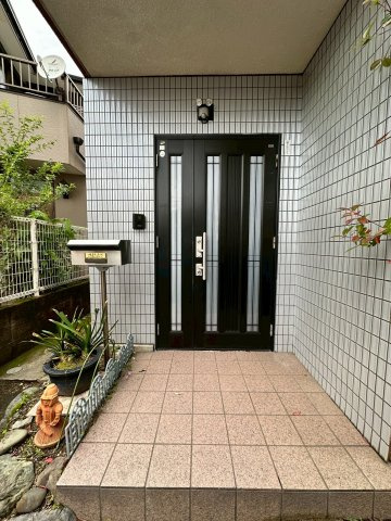 明るい玄関です