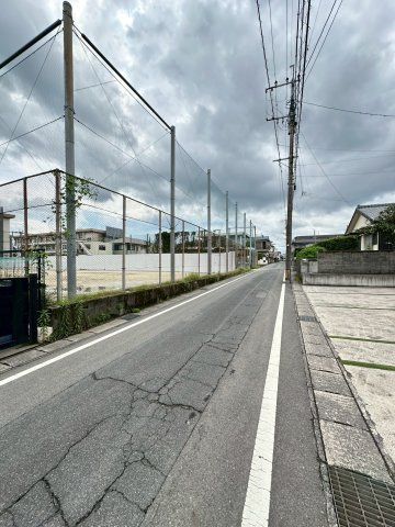 前面道路含む現地写真です