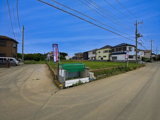 南西・北西角地で陽当り良好な敷地約113坪！穏やかな住環境に夢のマイホームはいかがでしょうか！当社一級建築士による無料の間取り作成も承ります。
