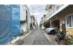 前面道路（西）