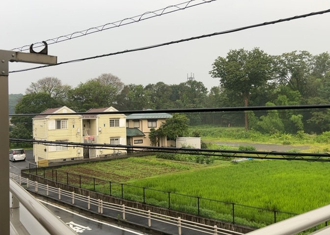 眺望を気にして物件を探す場合、前面に建物が建っていないか現地で確認しましょう！前面に建物があると景色はもちろん、日当たりや風通しにも影響が出てきます。住んだ時のことを想像しながら現地見学をしましょう。