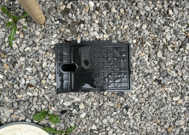 敷地内に散水栓や立水栓があると便利です。水道水を直接利用できるため、水を運ぶ手間を省くことが出来ます。大量の水を必要とする洗車作業や清掃などに役立ちます。その他設備とあわせて、現地でご確認ください。