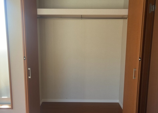 デザイン性を重視しすぎて収納が少なかった！なんてことにならないため、事前に現地で収納の数を確認しておくことをお勧めします。クローゼット以外にも床下収納や屋根裏収納、パントリーなどもチェックしましょう。