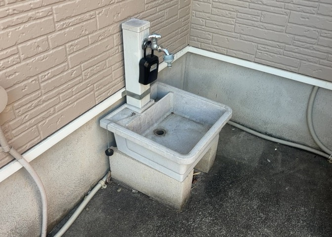敷地内に散水栓や立水栓があると便利です。水道水を直接利用できるため、水を運ぶ手間を省くことが出来ます。大量の水を必要とする洗車作業や清掃などに役立ちます。その他設備とあわせて、現地でご確認ください。