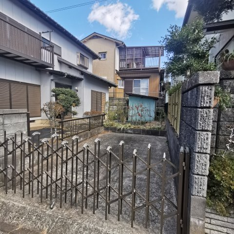 広さと静けさを兼ね備えた前面道路　