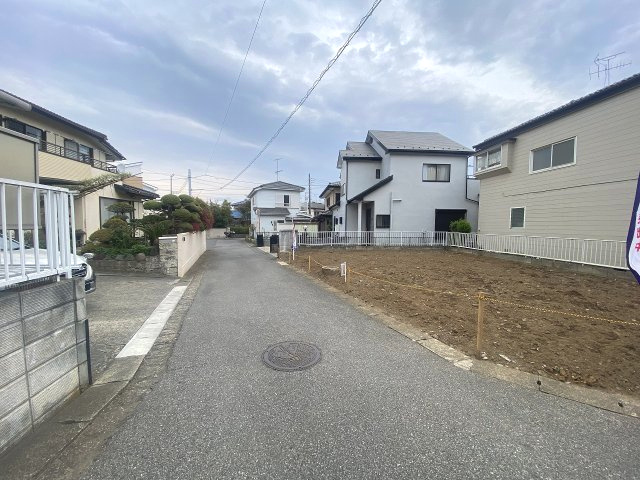 北西・南西角地で陽当り良好！敷地約30坪！更地渡し！自由設計で夢のマイホームはいかがでしょうか！中野小学校まで徒歩約10分(800ｍ)！当社施工現場ご案内致します！お気軽にお問い合わせください！