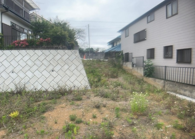 隣家の土地はどうなっているのか、生活利便施設が近くにあるのか、学校まで近いかなど、お客様のライフスタイルにあわせたイメージが重要です。また、近くにあると困る施設が近くにないかも確認するといいでしょう。