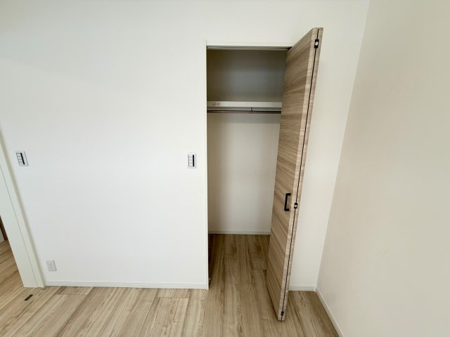 洋室6.1帖・WIC！お部屋がすっきり片付きます。