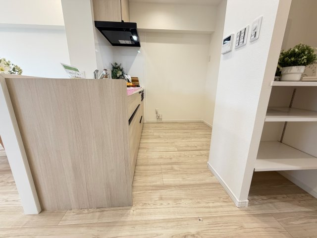 調理道具や調味料もすっきりしまえる、収納力のあるキッチン