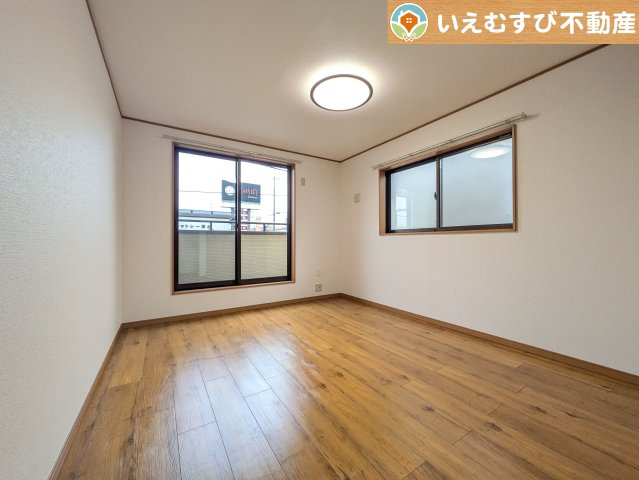 ナチュラルな色合いが落ち着くお部屋　シンプルな内装のお部屋なので自分でコーディネートしても楽しそうですね♪