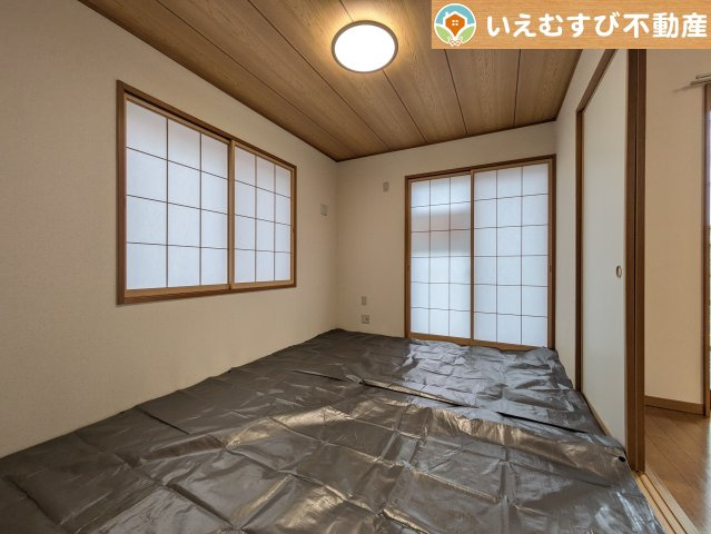 すぐ横になれる和室は、みんながほっと一息つける空間　ちょっとした休憩や来客時、お子様のお世話にも大活躍しそうですね♪