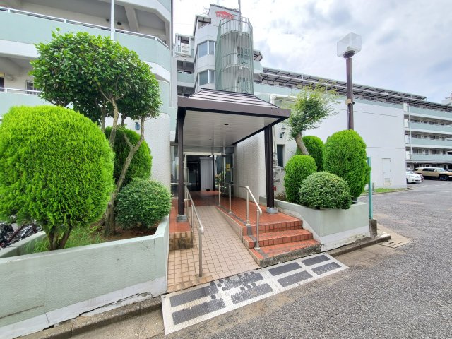 落ち着いたエントランスです