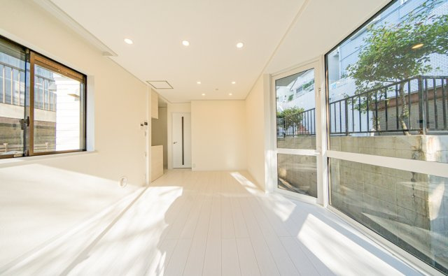 ネットで簡単◆見学予約【まずはお気軽に見学予約・資料請求をクリック】