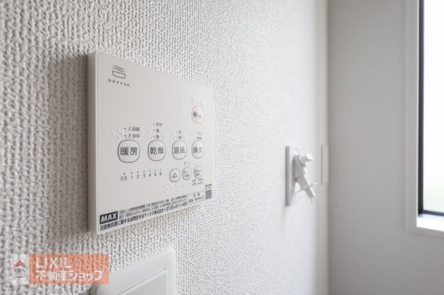 【温水設備／現地完成写真】見やすいパネルタイプを採用しています。