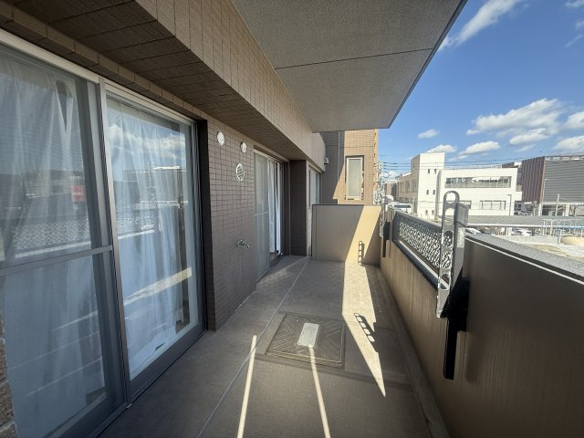 開放的で明るい空間を演出してくれるバルコニーです
