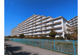 越谷ファミリータウンD棟　中古マンションの外観