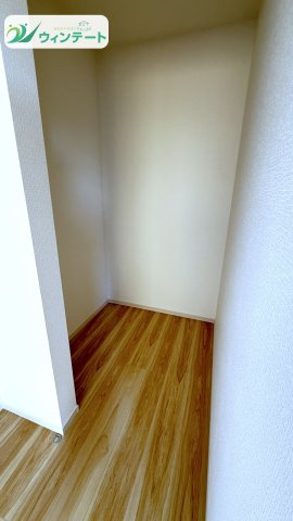 普段使いの衣類やバッグもすっきり収納。整理しやすく、毎朝の身支度もスムーズです。