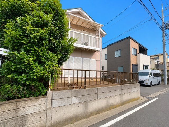 南東・北東角地で陽当り良好！開放感ある立地です！敷地約30坪・自由設計で夢のマイホームはいかがでしょうか！