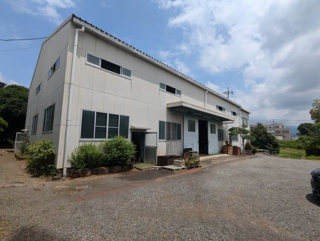 現在、自動車部品工場と住宅が併設しています。そのまま工場としてご利用いただけます。