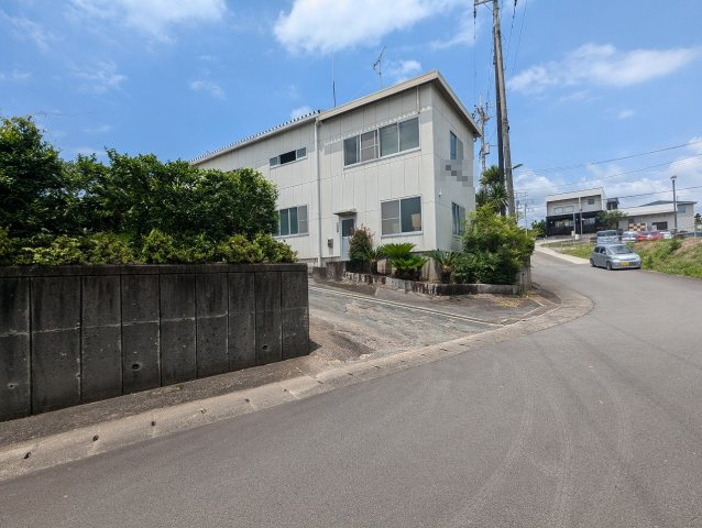 国道246号線まで車で3分です。多方面へのアクセス良好です。