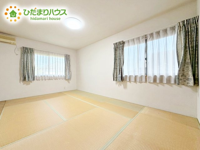 バルコニーに面していて、たっぷり光りの入る明るい和室です！