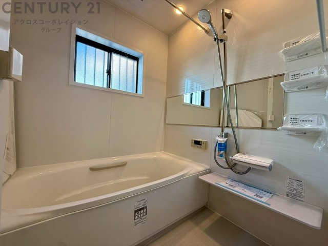 気密性と断熱性に優れ、外気の影響を受けにくく、浴室内の温度を一定に保ちやすいです。特に冬場は、暖房効率が高まり、快適なバスタイムを過ごせます。