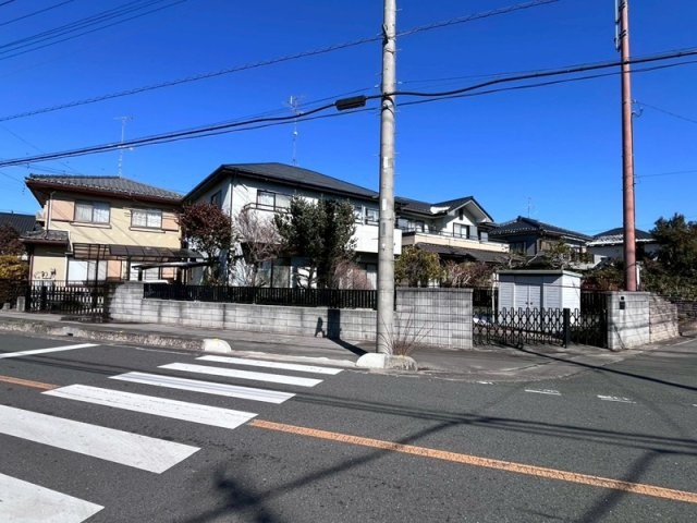 行田市長野5丁目　中古戸建　現地写真　交差点側から見た視点