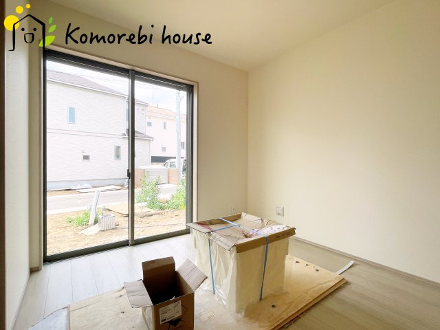 コンパクトで使いやすい洋室です