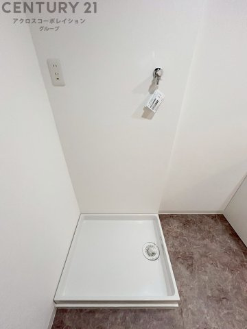 洗濯物の仕分け作業がしやすく、整理整頓が容易になります。洗濯音や湿気を他の部屋に持ち込まず、生活環境を快適に保ちます。上部を活用すれば収納スペースを確保でき洗剤や洗濯用品の整理もしやすくなります。　