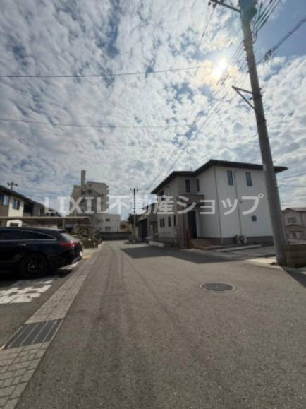 【真岡市大谷台町　中古戸建の前面道路含む現地写真】