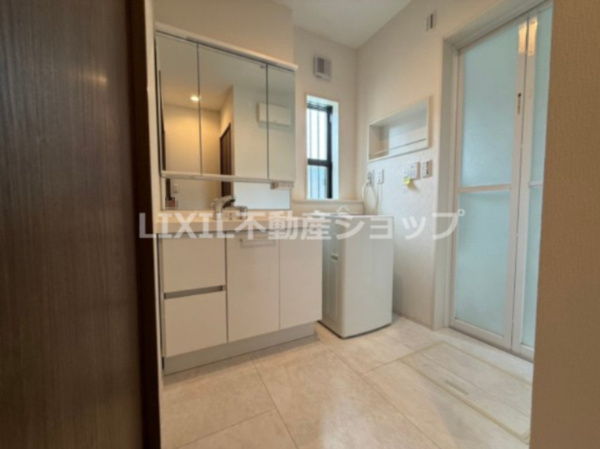 【真岡市大谷台町　中古戸建の独立洗面台】