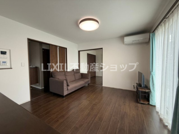 【真岡市大谷台町　中古戸建の居間】